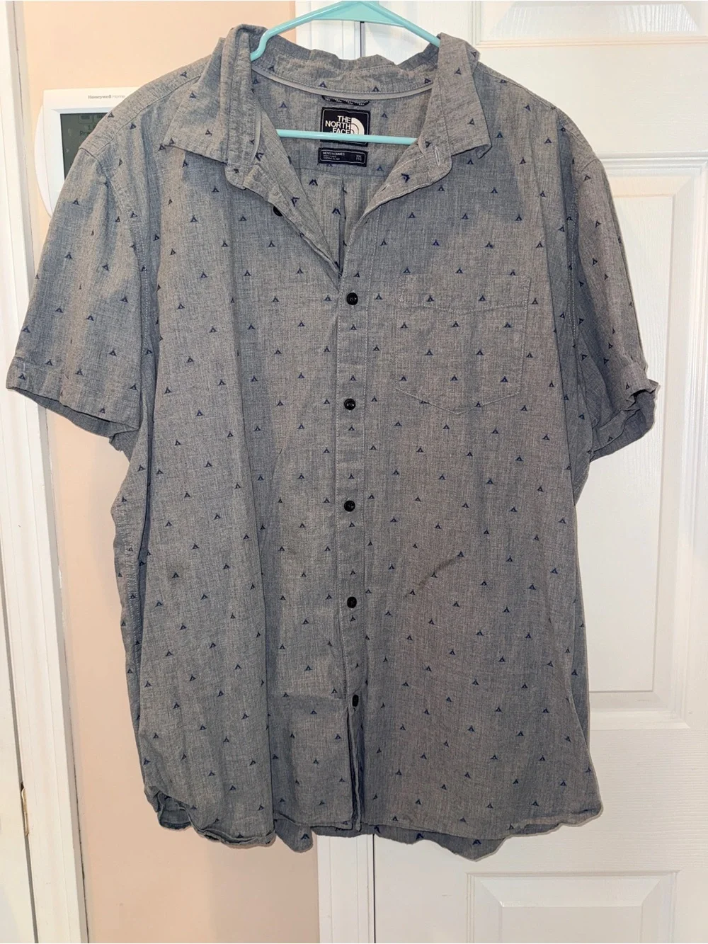 The North Face Men’s Short-Sleeve Button-Up Shirt in Gray with Navy Micro Print